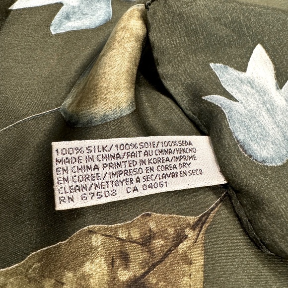 Vintage 100% SILK Scarf Fall Leaves Autumn Scarf - Picture 3 of 4